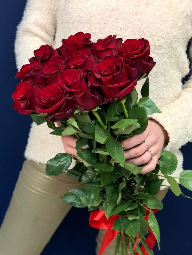 Свежий букет из 11 красных роз Эквадор 60 см Свежий букет из 11 красных роз Эквадор 60 см