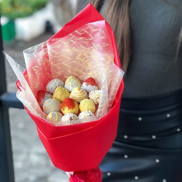 Букет из клубники "Коралловый риф" Букет из клубники "Коралловый риф"