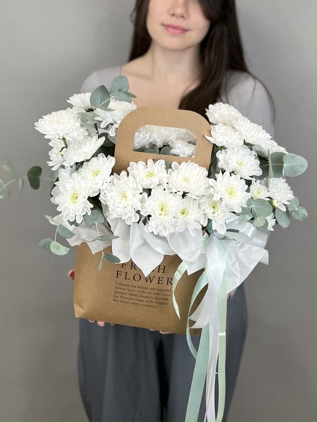 Свежая композиция хризантем "Утро на алтае" Свежая композиция хризантем "Утро на алтае"